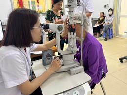 Cảnh báo không nên chủ quan với u nhú biểu mô vảy vùng mắt