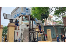 Thôn Yên Kiện Đồi chủ động tháo dỡ cổng Giáo xứ Yên Kiện phục vụ giải phóng mặt bằng Dự án cải tạo, nâng cấp Quốc lộ 6 đoạn Ba La – Xuân Mai