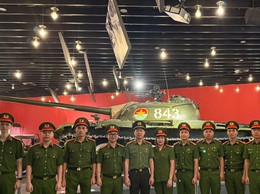 Chi đoàn Công an xã Bát Tràng đẩy mạnh giáo dục truyền thống qua hoạt động tham quan thực tế