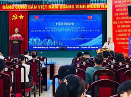 Thuế cơ sở 10 tổ chức hội nghị đồng hành, hỗ trợ hộ kinh doanh thực hiện chính sách thuế tại xã Thiên Lộc