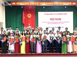 Hồng Sơn trao giấy chứng nhận đại biểu HĐND xã và tổ chức thành công Kỳ họp thứ Nhất HĐND xã khóa XXI, nhiệm kỳ 2026-2031.
