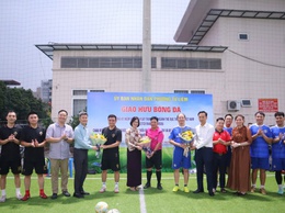 Phường Từ Liêm tổ chức giao lưu bóng đá chào mừng thành công bầu cử và kỷ niệm 80 năm ngày thành lập ngành Thể dục, thể thao Việt Nam