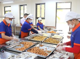 Tăng cường kiểm tra an toàn thực phẩm tại bếp ăn tập thể trên địa bàn xã