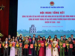 Trao giấy chứng nhận đại biểu HĐND phường Hoàn Kiếm khóa II