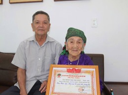 Xã Yên Xuân Cụ bà 102 tuổi vẫn hồi hộp đợi ngày bầu cử