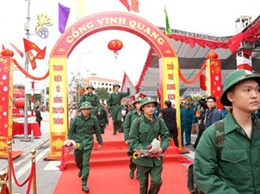 Rộn ràng ngày hội tòng quân 2026: 39 thanh niên Hoài Đức lên đường nhập ngũ