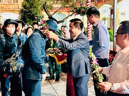 Khương Đình: Tiễn công dân lên đường nhập ngũ và tham gia nghĩa vụ công an nhân dân năm 2026