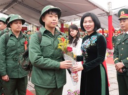 36 thanh niên ưu tú xã Bát Tràng lên đường nhập ngũ, viết tiếp truyền thống quê hương anh hùng
