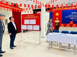 Chủ tịch UBND phường Khương Đình kiểm tra công tác chuẩn bị bầu cử tại các khu vực bỏ phiếu 