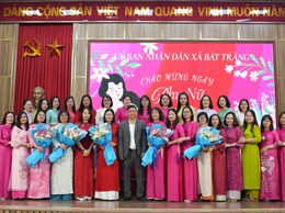 Cơ quan UBND xã Bát Tràng gặp mặt nữ cán bộ, công chức, viên chức, người lao động nhân dịp 8-3