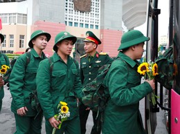Thanh niên Phường Ô Chợ Dừa hăng hái lên đường nhập ngũ năm 2026