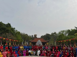 Hội Liên hiệp phụ nữ phường Long Biên tổ chức dâng tại Đền thờ Hai Bà