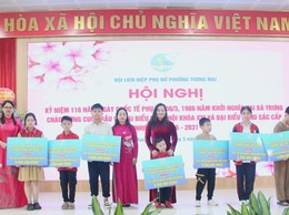 Phụ nữ Tương Mai thi đua chào mừng ngày bầu cử