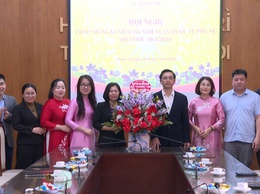 Lãnh đạo xã Thanh Trì: Thăm, chúc mừng Hội LHPN xã nhân ngày phụ nữ Việt Nam