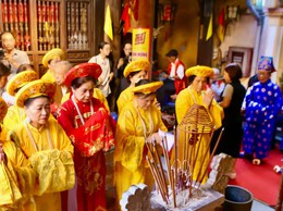 Dâng hương kỷ niệm 908 năm ngày hóa Hoàng Thái hậu Nguyên phi Ỷ Lan tại đình Yên Thái