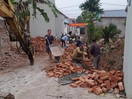 Nhân dân thôn 8 hiến hàng trăm m2 đất thổ cư để mở rộng đường giao thông nông thôn