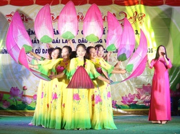 PHỤ NỮ THÔN VĂN GIANG: RỘN RÀNG CHƯƠNG TRÌNH KỶ NIỆM 8/3 VÀ GIAO LƯU VĂN NGHỆ HƯỚNG TỚI NGÀY HỘI BẦU CỬ