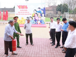 Ủy ban bầu cử xã Minh Châu tổ chức kiểm tra bảo đảm công tác phòng cháy chữa cháy tại các điểm bầu cử.