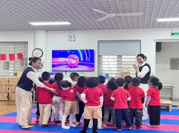 CÔ GIÁO TRƯƠNG THÚY KIÊN TRÌ CÙNG TRẺ TRÊN HÀNH TRÌNH TÌM TIẾNG NÓI