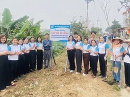 Hội LHPN xã Sóc Sơn tổ chức gắn biển công trình tuyến đường xanh sạch đẹp nở hoa. Chào mừng bầu cử ĐB Quốc hội khóa XVI và đại biểu HĐND các cấp nhiệm kỳ 2026-2031.