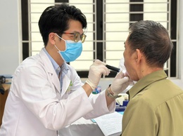 Bệnh viện Hữu nghị Việt Nam – Cu Ba khám, tư vấn sức khỏe miễn phí cho người dân tại xã Trung Giã