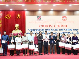 Trao quà an sinh xã hội chào mừng cuộc bầu cử đại biểu Quốc hội và HĐND các cấp nhiệm kỳ 2026–2031