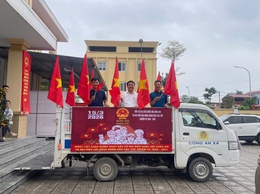 Tuyên truyền lưu động về cuộc bầu cử đại biểu Quốc hội và HĐND các cấp tại xã Ứng Thiên