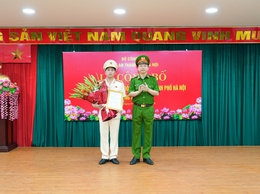 Lễ công bố Quyết định điều động cán bộ tại Công an xã Quốc Oai