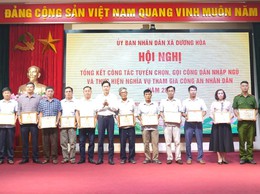 UBND xã khen thưởng 13 tập thể và 23 cá nhân có thành tích trong công tác tuyển chọn, gọi công dân nhập ngũ năm 2026