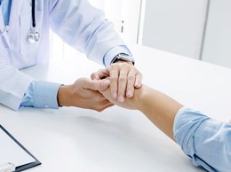 LỢI ÍCH CỦA ĐIỀU TRỊ NGHIỆN CHẤT DẠNG THUỐC PHIỆN BẰNG METHADONE