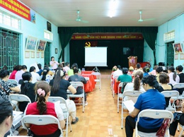 Tập huấn nghiệp vụ cho tổ Tiết kiệm và vay vốn Ngân hàng Chính sách xã hội trên địa bàn xã Phú Nghĩa