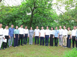 Chủ tịch Hội Nông dân thành phố Hà Nội Phạm Hải Hoa về làm việc với Hội Nông dân xã Phú Nghĩa