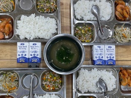  Hướng dẫn về quy trình tổ chức bữa ăn bán trú cho 
học sinh tại các trường học có tổ chức ăn bán trú trên địa bàn xã
