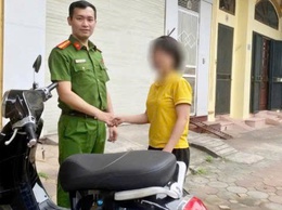Công an phường Long Biên nhanh chóng thu hồi, trao trả tài sản cho người bị hại