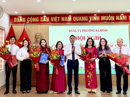 Phường Ba Đình công bố các quyết định về công tác cán bộ