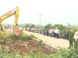 Cưỡng chế thu hồi đất đối với các hộ gia đình, cá nhân có đất thuộc phạm vi thu hồi tại dự án xây dựng hạ tầng kỹ thuật đấu giá khu Ải Bắc và Nam Võng Ngoại, xã Phúc Lộc