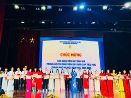 Thầy giáo Vũ Toàn Trung - Giáo viên dạy môn giáo dục thể chất trường Tiểu học Thủy Xuân Tiên xuất sắc giành giải nhì hội thi giáo viên dạy giỏi cấp tiểu học thành phố Hà Nội