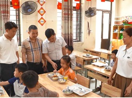 Kiểm tra liên ngành công tác ATTP tại trường Mầm non và Tiểu học Tân Dân