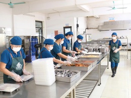 Kiểm tra đột xuất công tác bảo đảm an toàn thực phẩm tại bếp ăn bán trú Trường Tiểu học Quảng Bị