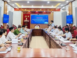 UBND xã tổ chức Hội nghị giao ban công tác cấp Giấy chứng nhận quyền sử dụng đất lần đầu và giải quyết tồn tại trong trả lời đơn thư