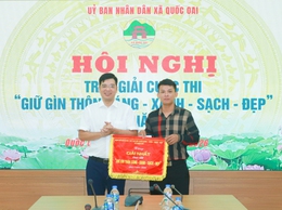 QUỐC OAI TRAO GIẢI CUỘC THI 