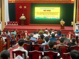 Tập huấn chính sách cho các hộ sản xuất, kinh doanh trên địa bàn xã