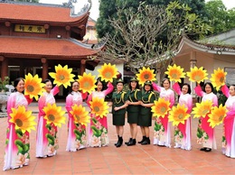 Phường Tây Hồ: Liên hoan tiếng hát dân ca Người cao tuổi – Tiếng hát “tuổi vàng” khơi dậy tinh thần sống đẹp.