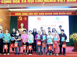 Phường Phú Thượng: Lan tỏa yêu thương qua chương trình trao quà phụ nữ khuyết tật nhân Ngày Người khuyết tật Việt Nam