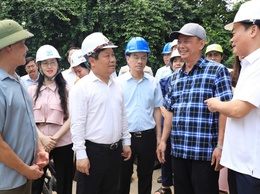 Chủ tịch Hà Nội Vũ Đại Thắng kiểm tra tiến độ hai dự án đầu tư xây dựng cầu Tứ Liên và cầu Trần Hưng Đạo