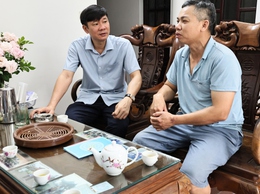 HOÀ XÁ TỔ CHỨC TRAO TẶNG SỔ TIẾT KIỆM CHO GIA ĐÌNH CÓ THANH NIÊN LÊN ĐƯỜNG NHẬP NGŨ NĂM 2026