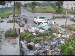 Tình trạng đổ rác, đốt rác bừa bãi vẫn diễn ra trên địa bàn xã Thư Lâm