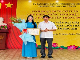 UBND phường Hoàng Liệt gặp mặt, chúc mừng cô giáo Trần Thị Ý Nhi đạt giải Nhất trong Hội thi Giáo viên dạy giỏi cấp Thành phố