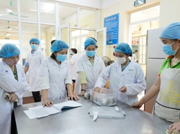 Phường Yên Nghĩa tăng cường giám sát công tác an toàn thực phẩm tại các trường học trên địa bàn