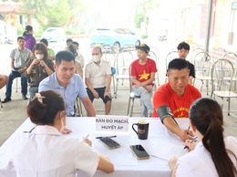 THẠCH THẤT: TỔ CHỨC KHÁM BỆNH, CẤP THUỐC MIỄN PHÍ CHO NGƯỜI KHUYẾT TẬT